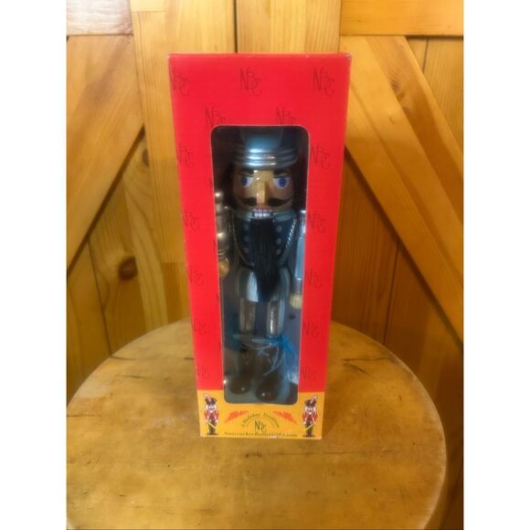 King Nutcracker with Crown new in open box (5986) - Picture 1 of 8